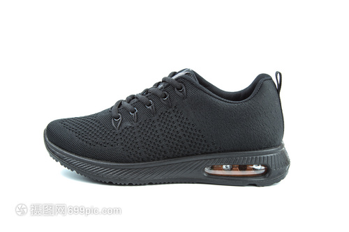 白底黑色運動鞋與運動服的時尚魅力與實用搭配